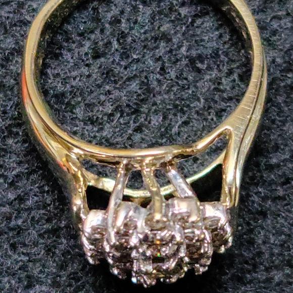 10k Women's Gold Dimond Ring - Picture 10 of 12